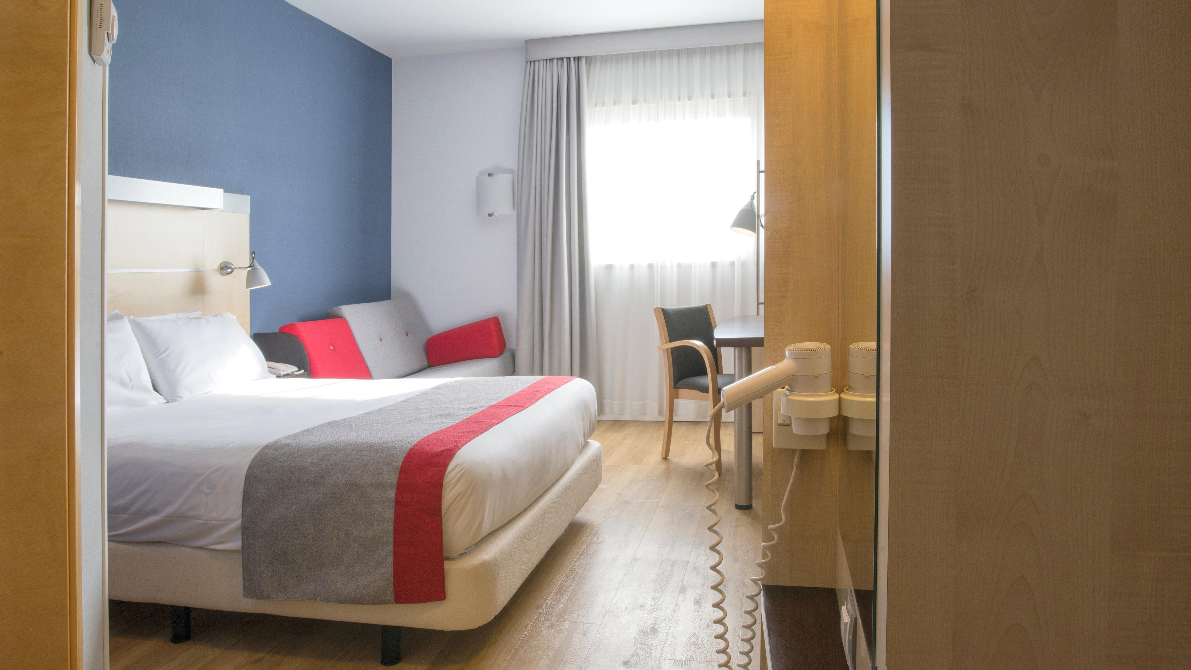 Holiday Inn Express Molins De Rei By Ihg מראה חיצוני תמונה