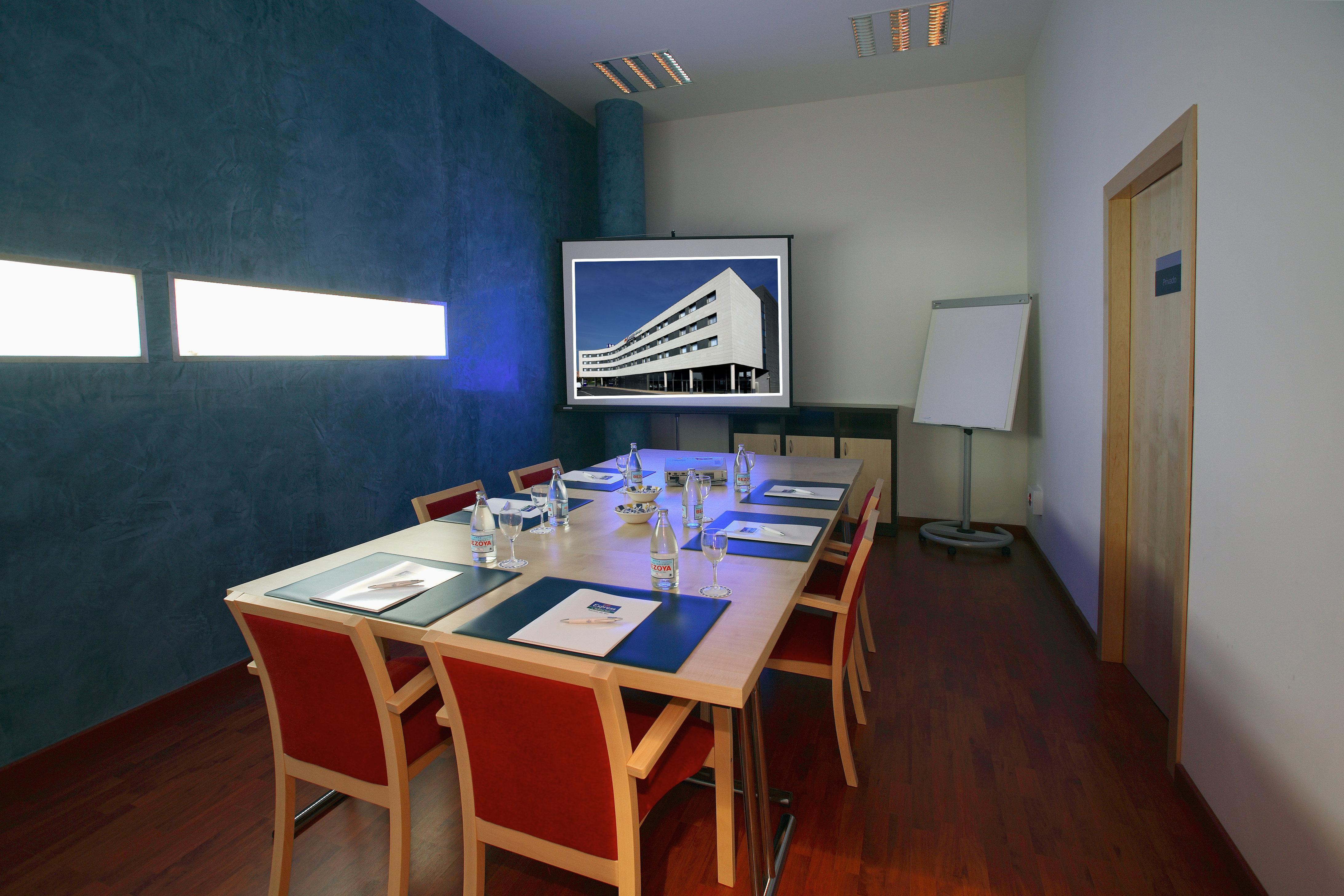 Holiday Inn Express Molins De Rei By Ihg מתקנים תמונה