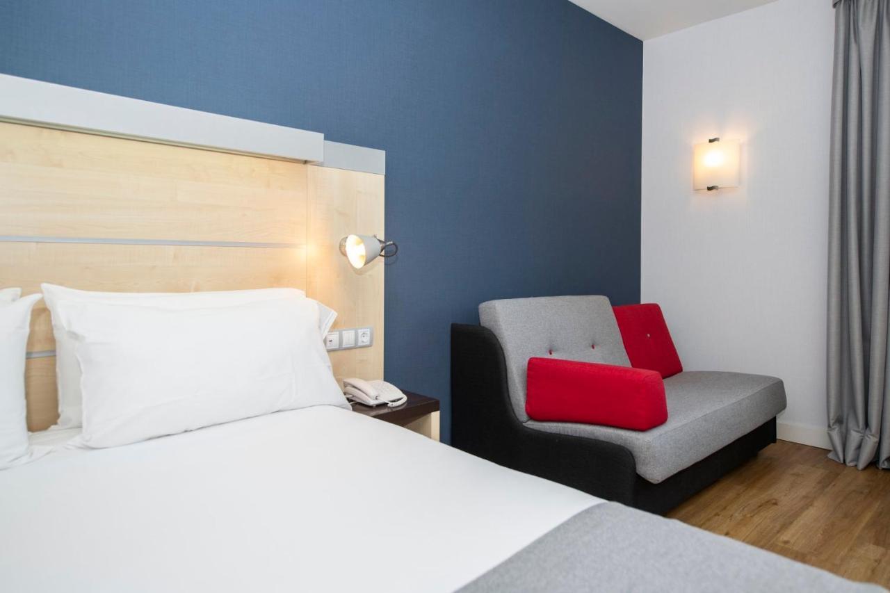 Holiday Inn Express Molins De Rei By Ihg מראה חיצוני תמונה