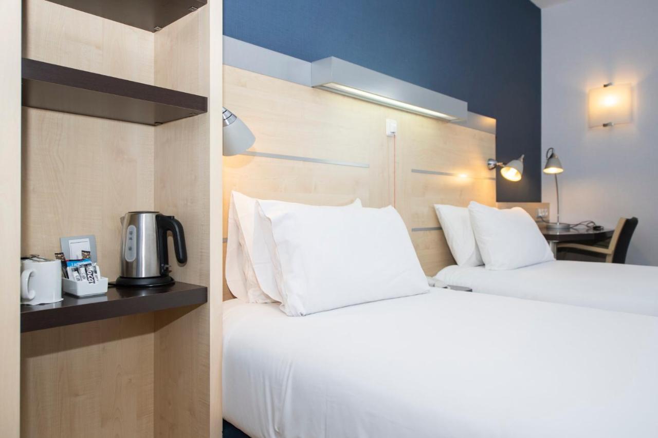 Holiday Inn Express Molins De Rei By Ihg מראה חיצוני תמונה