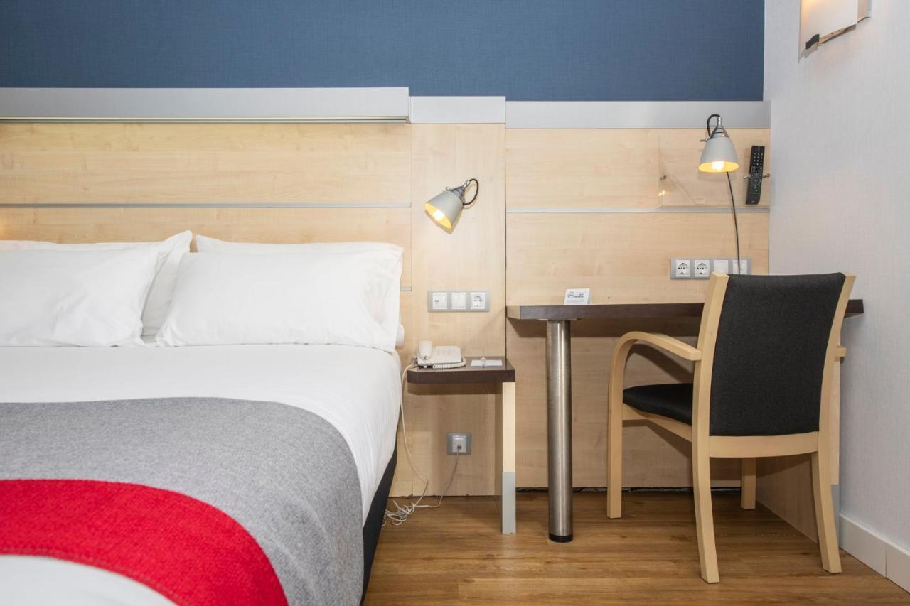 Holiday Inn Express Molins De Rei By Ihg מראה חיצוני תמונה