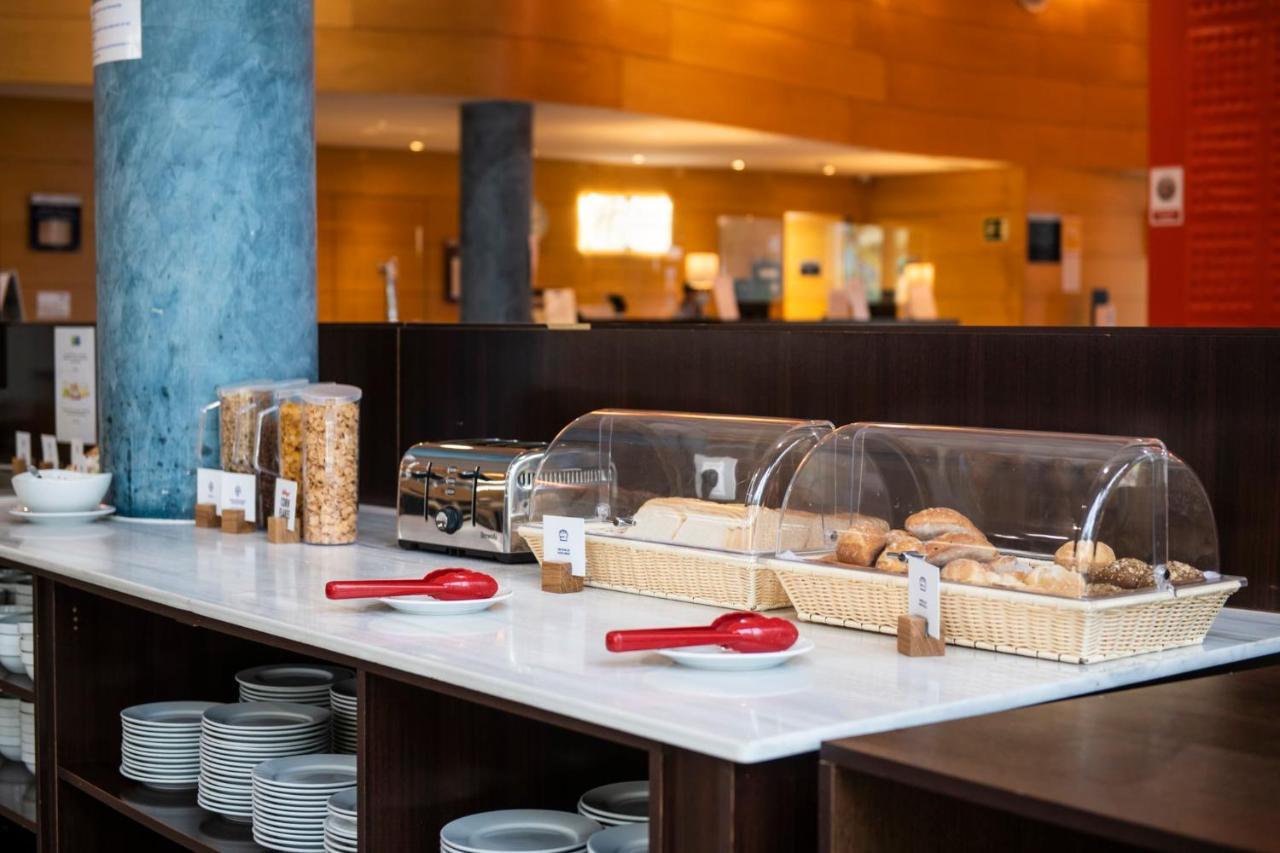 Holiday Inn Express Molins De Rei By Ihg מראה חיצוני תמונה