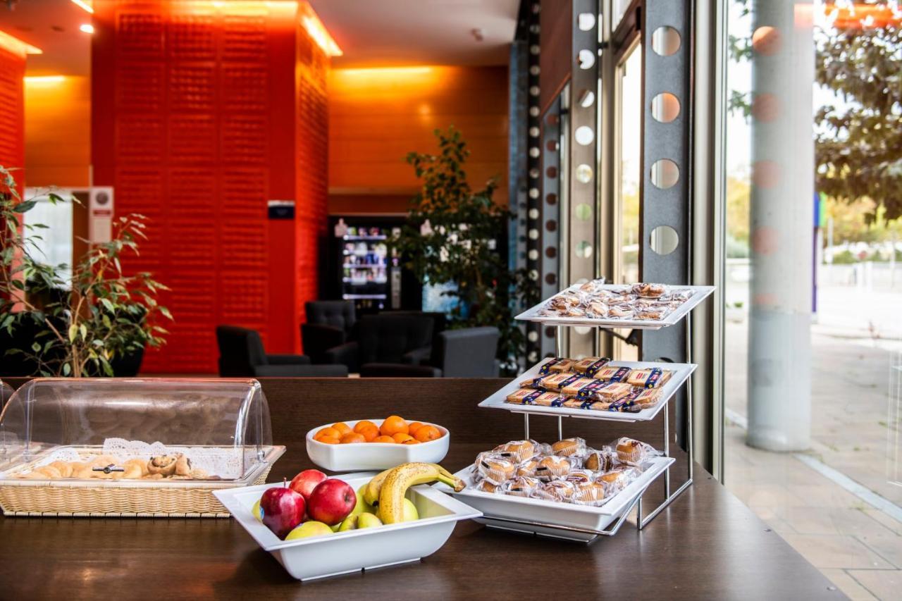 Holiday Inn Express Molins De Rei By Ihg מראה חיצוני תמונה