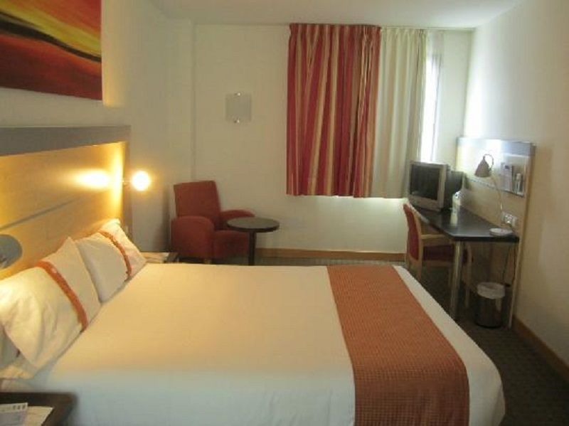 Holiday Inn Express Molins De Rei By Ihg מראה חיצוני תמונה