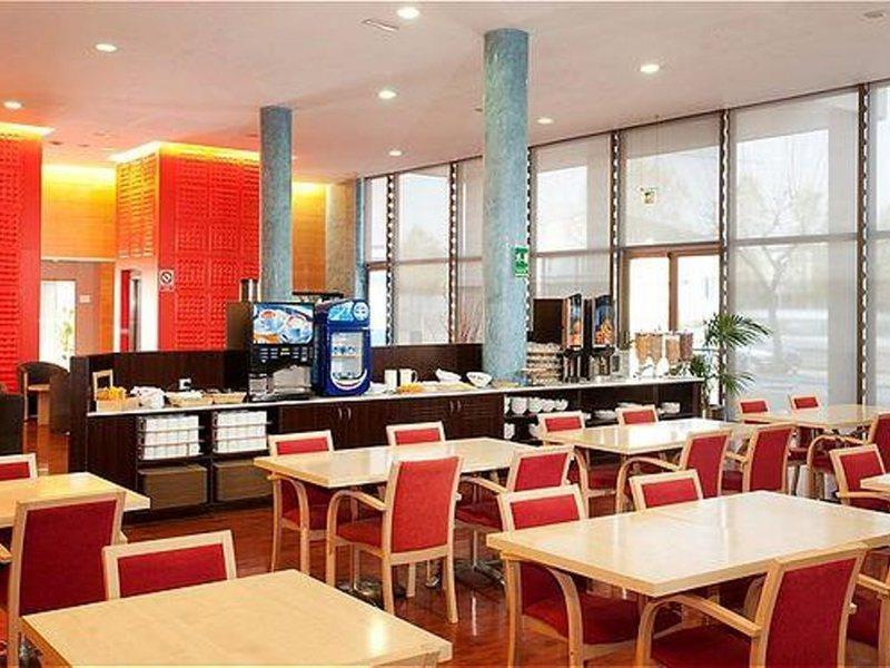 Holiday Inn Express Molins De Rei By Ihg מראה חיצוני תמונה