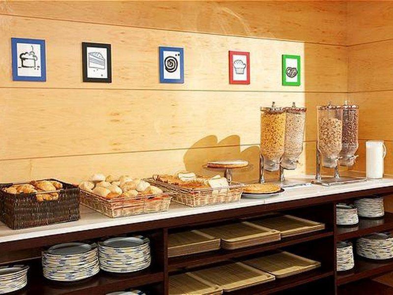 Holiday Inn Express Molins De Rei By Ihg מראה חיצוני תמונה