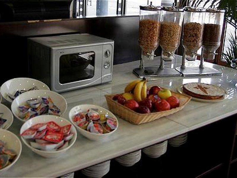 Holiday Inn Express Molins De Rei By Ihg מראה חיצוני תמונה