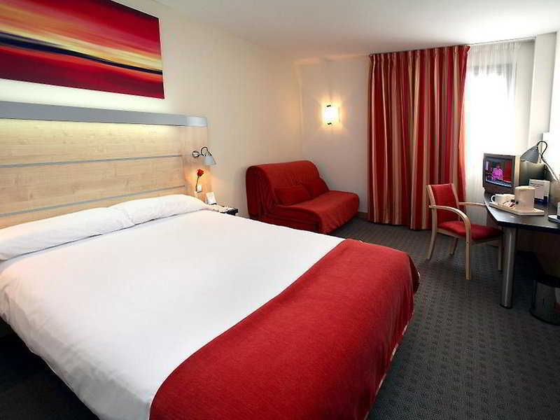 Holiday Inn Express Molins De Rei By Ihg מראה חיצוני תמונה