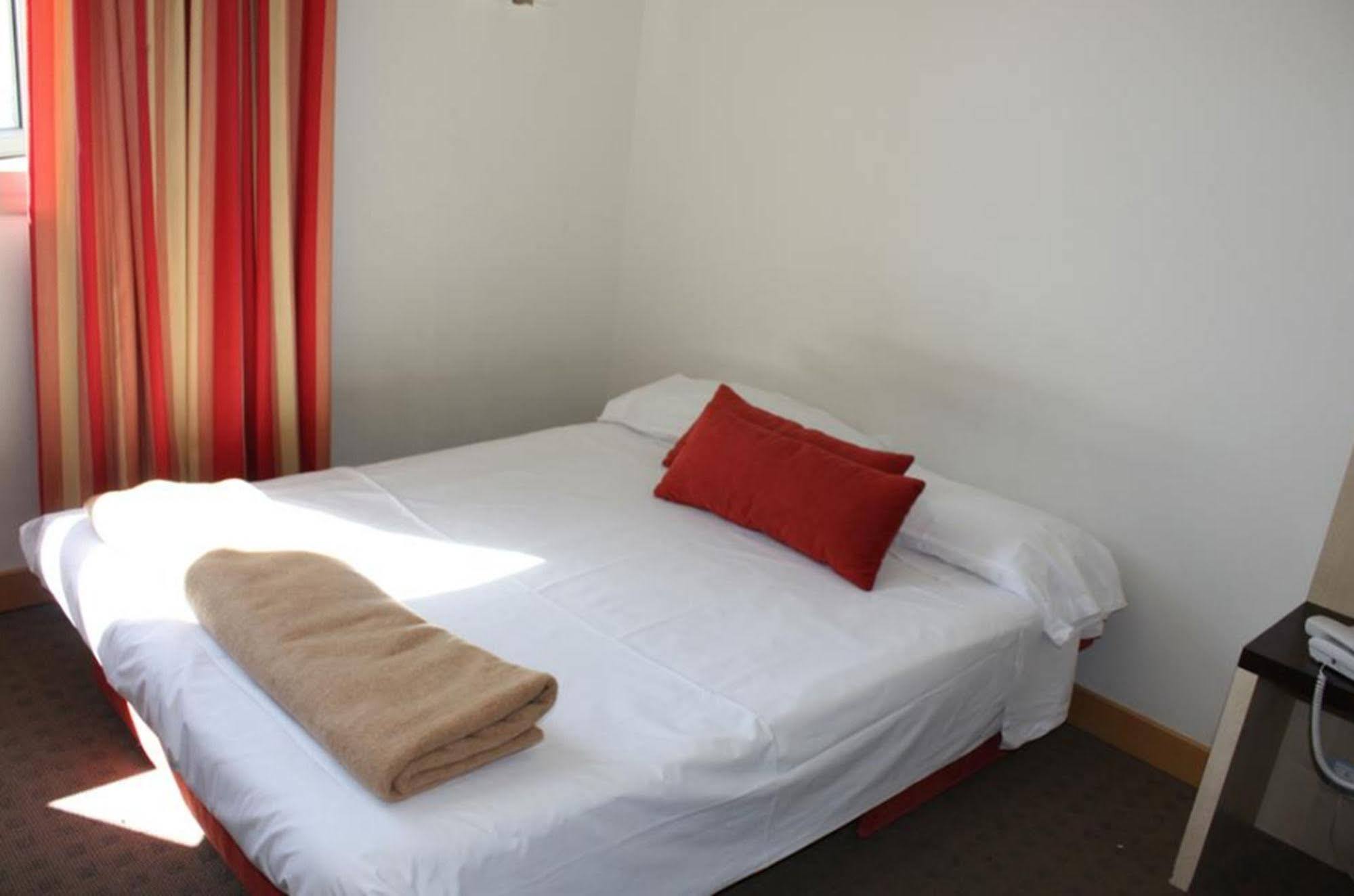Holiday Inn Express Molins De Rei By Ihg מראה חיצוני תמונה