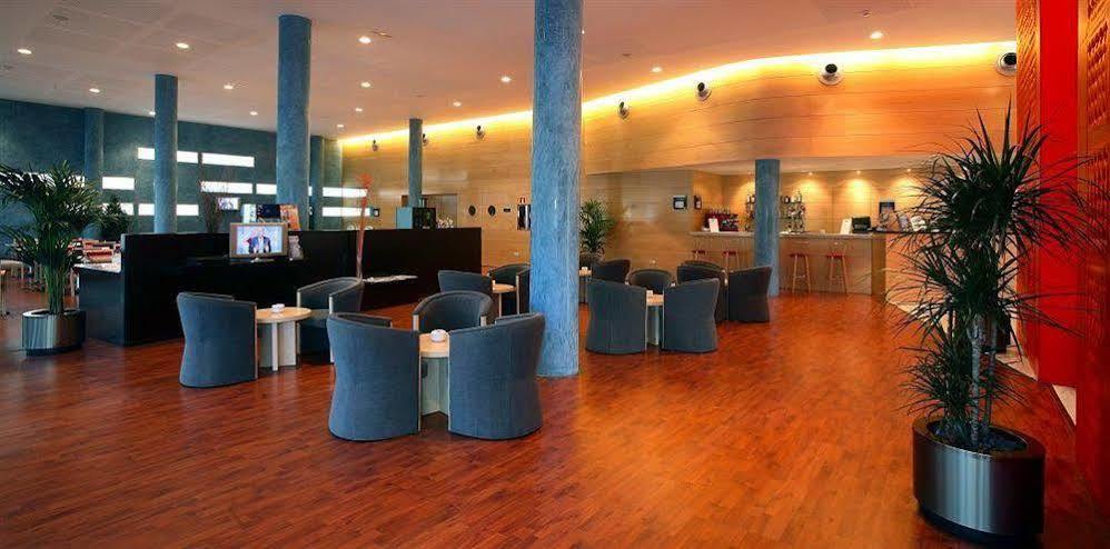 Holiday Inn Express Molins De Rei By Ihg מראה פנימי תמונה