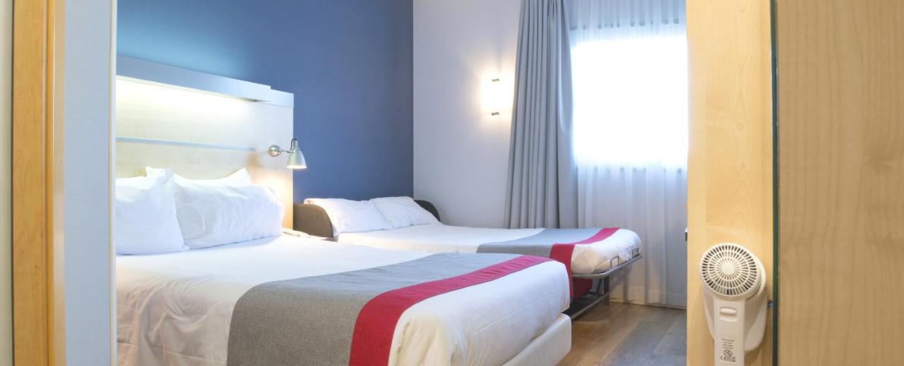 Holiday Inn Express Molins De Rei By Ihg מראה חיצוני תמונה